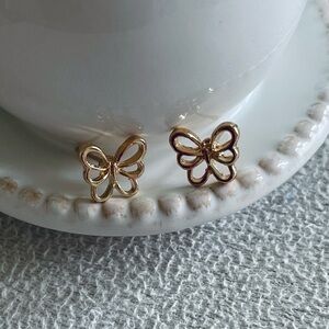 Butterfly outline stud earrings